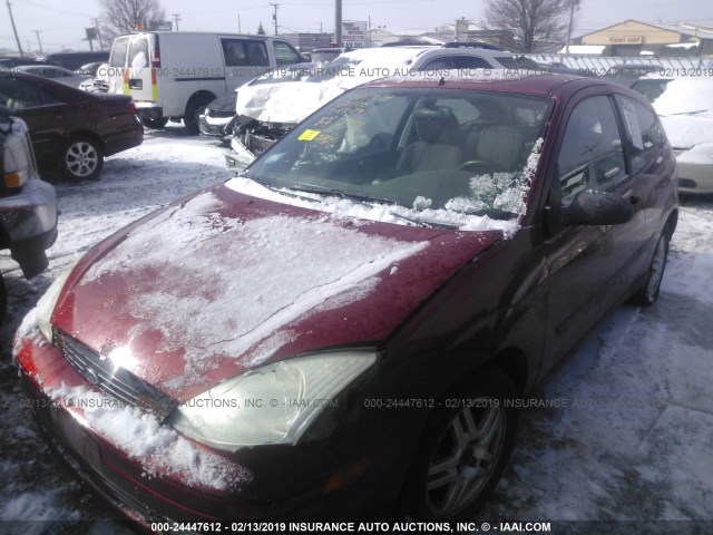 3FAFP313XYR239783 - 2000 FORD FOCUS ZX3 RED photo 2