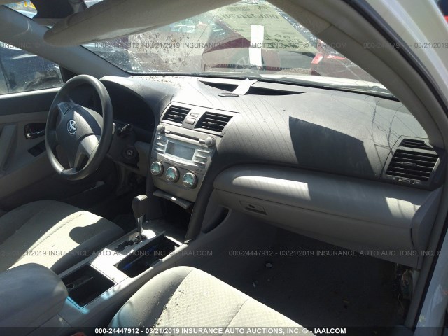 4T4BE46K28R034196 - 2008 TOYOTA CAMRY CE/LE/XLE/SE WHITE photo 5