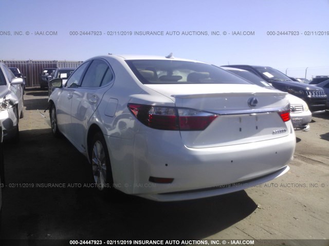 JTHBW1GG5E2047826 - 2014 LEXUS ES 300H WHITE photo 3