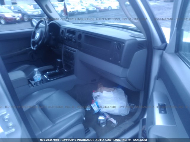 1J8HG48K76C252517 - 2006 JEEP COMMANDER 银色 照片 5