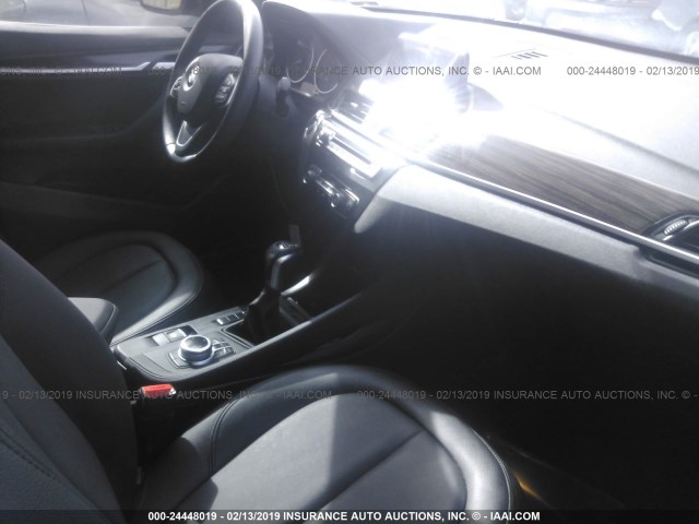 WBXHU7C37J5H42962 - 2018 BMW X1 SDRIVE28I Күміс фото 5