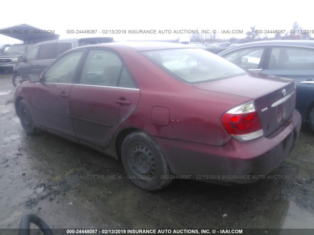 JTDBE32K453014242 - 2005 TOYOTA CAMRY LE/XLE/SE MAROON photo 3