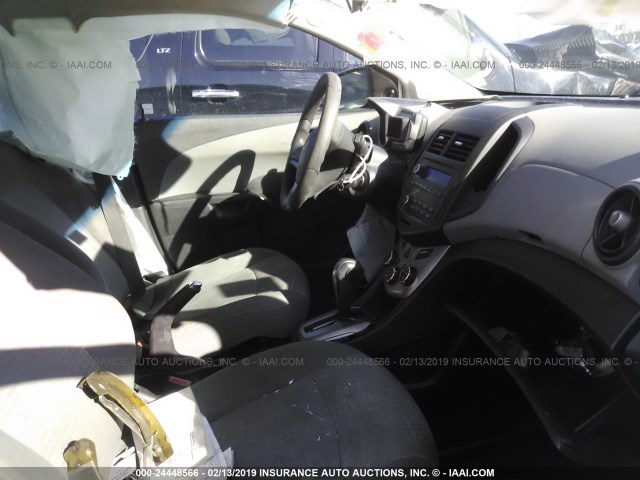 1G1JA6SH9C4117136 - 2012 CHEVROLET SONIC LS 银色 照片 5