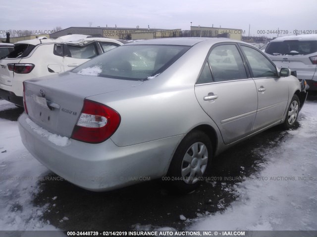 4T1BE32K94U322236 - 2004 TOYOTA CAMRY LE/XLE/SE SILVER photo 4
