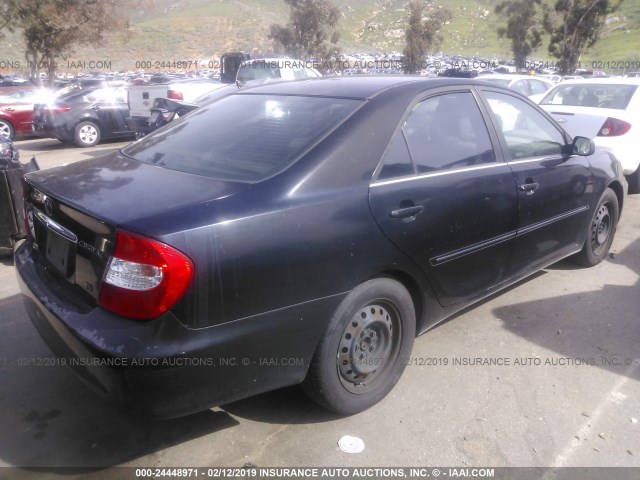 JTDBF30K420057136 - 2002 TOYOTA CAMRY LE/XLE/SE BLACK photo 4