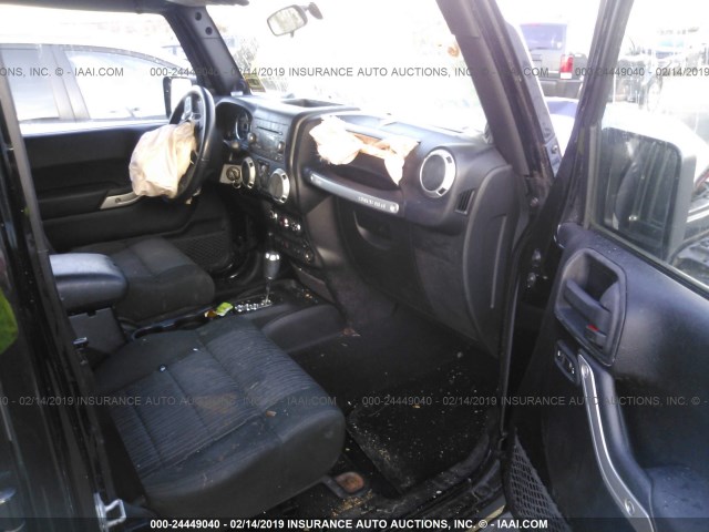 1C4HJWEG4CL130343 - 2012 JEEP WRANGLER UNLIMITE SAHARA BLACK photo 5