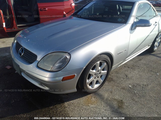 WDBKK49F71F186098 - 2001 MERCEDES-BENZ SLK 230 KOMPRESSOR SILVER photo 6