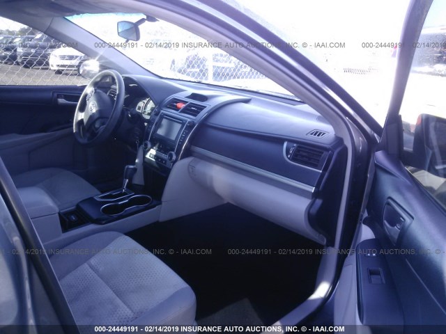 4T1BF1FK2EU335620 - 2014 TOYOTA CAMRY L/SE/LE/XLE Boz foto 5