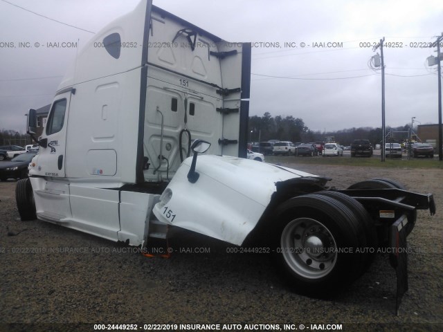 1FUJGLBG1DSFB0001 - 2013 FREIGHTLINER CASCADIA 125  WHITE photo 3