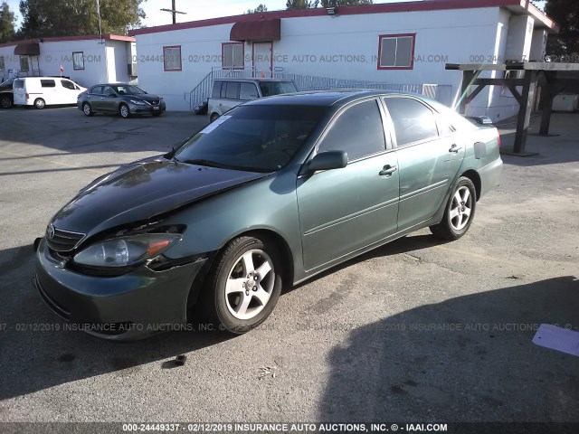 4T1BF30K32U504172 - 2002 TOYOTA CAMRY LE/XLE/SE GREEN photo 2