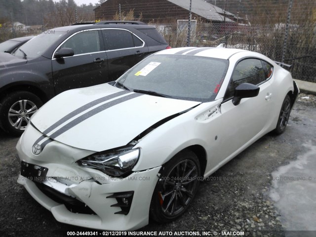 JF1ZNAA16H8708133 - 2017 TOYOTA 86 SPECIAL EDITION WHITE photo 2