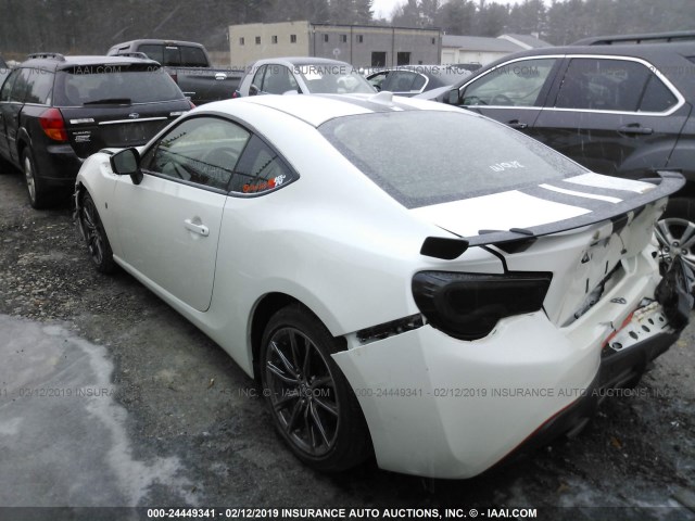 JF1ZNAA16H8708133 - 2017 TOYOTA 86 SPECIAL EDITION WHITE photo 3