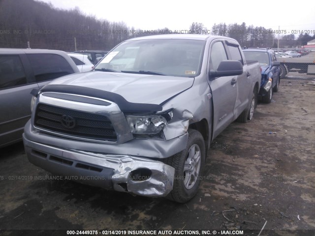 5TBDV54117S478477 - 2007 TOYOTA TUNDRA CREWMAX SR5 SILVER photo 2