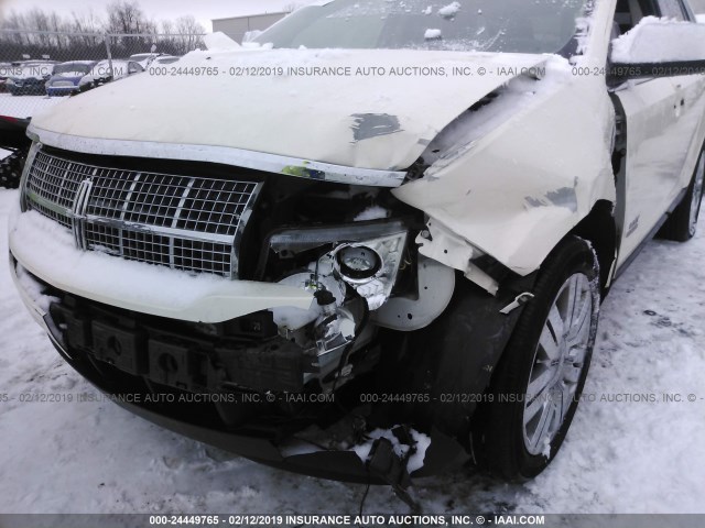 2LMDU68C88BJ27919 - 2008 LINCOLN MKX WHITE photo 6