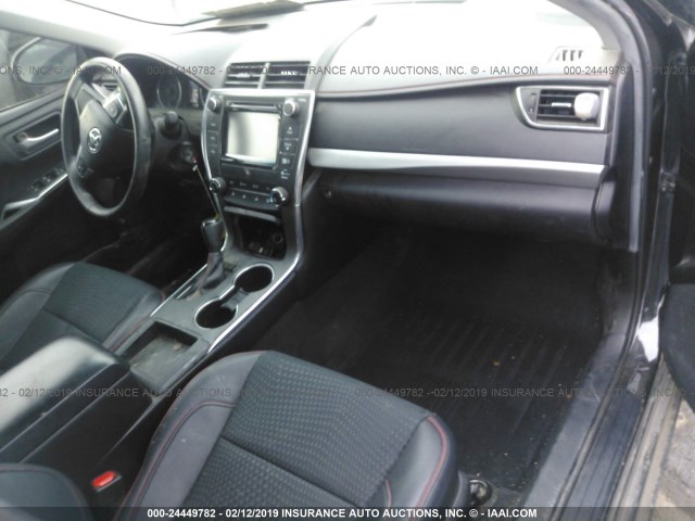 4T1BF1FK4FU887766 - 2015 TOYOTA CAMRY LE/XLE/SE/XSE BLACK photo 5