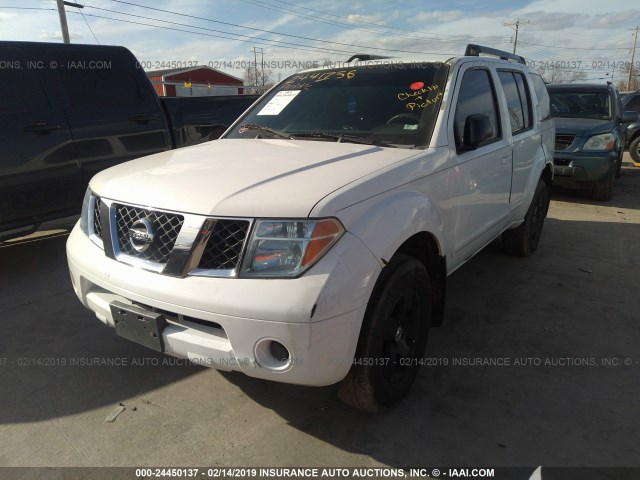 5N1AR18U65C781163 - 2005 NISSAN PATHFINDER LE/SE/XE WHITE photo 2