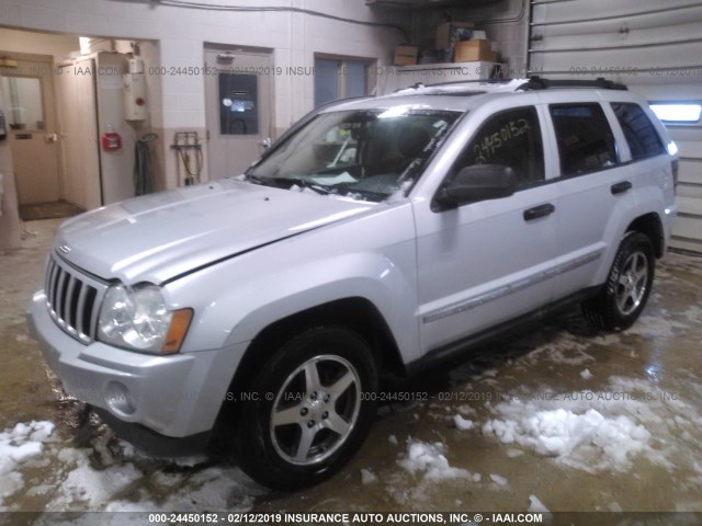 1J4GR48K05C686882 - 2005 JEEP GRAND CHEROKEE LAREDO/COLUMBIA/FREEDOM SILVER photo 2