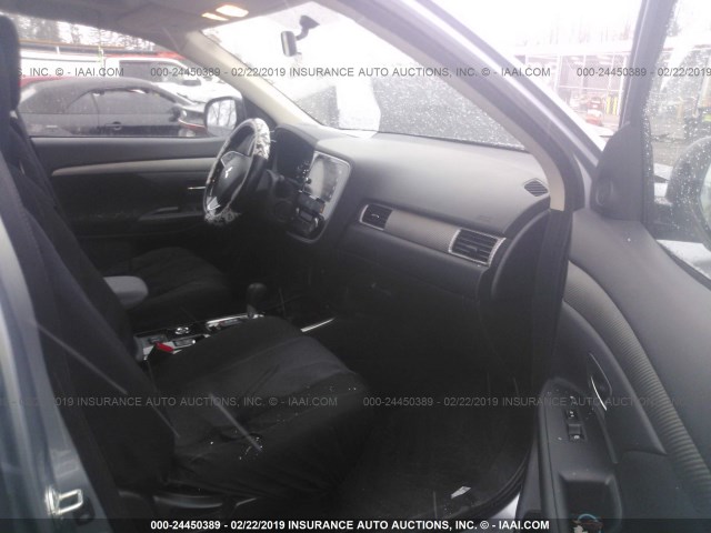 JA4AZ3A3XHZ040012 - 2017 MITSUBISHI OUTLANDER SE/SEL SILVER photo 5