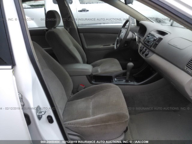 JTDBE32K330175180 - 2003 TOYOTA CAMRY LE/XLE 白色 照片 5