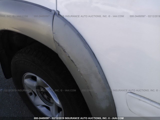 5TDZT34A03S154986 - 2003 TOYOTA SEQUOIA SR5 WHITE photo 6