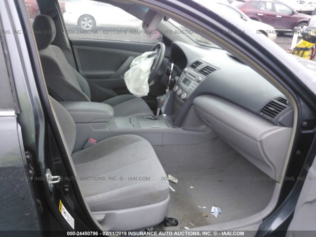 4T1BF3EK4AU538936 - 2010 TOYOTA CAMRY SE/LE/XLE 灰色 照片 5