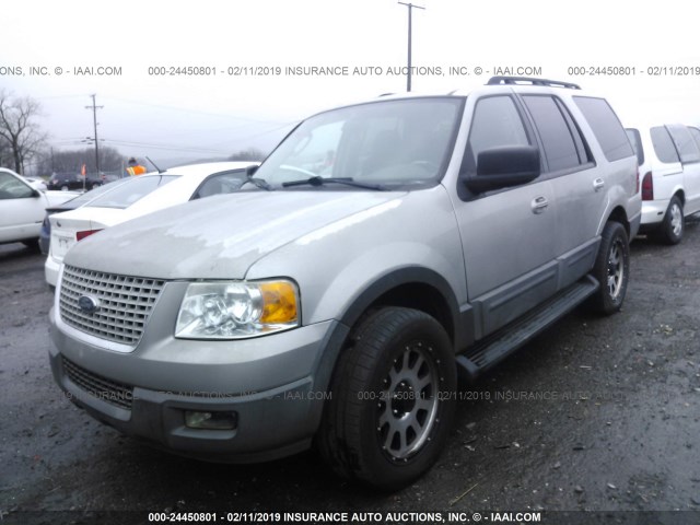 1FMPU15565LA00762 - 2005 FORD EXPEDITION XLT SILVER photo 2