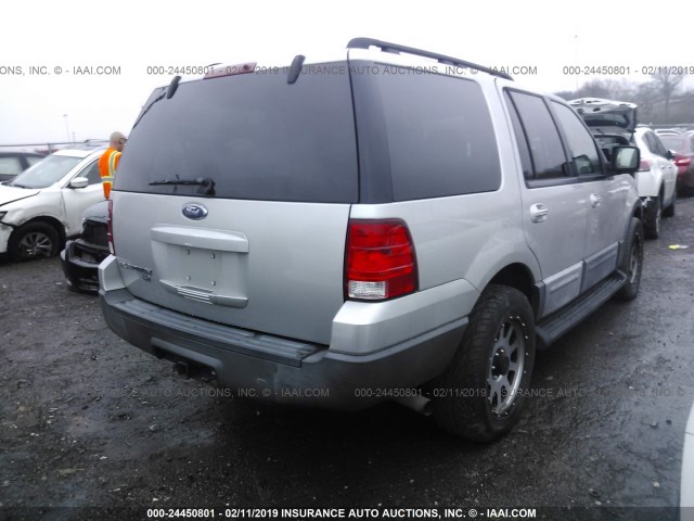 1FMPU15565LA00762 - 2005 FORD EXPEDITION XLT SILVER photo 4