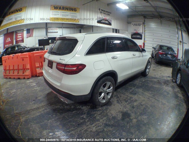 WDC0G4KB7JF305781 - 2018 MERCEDES-BENZ GLC 300 4MATIC WHITE photo 4