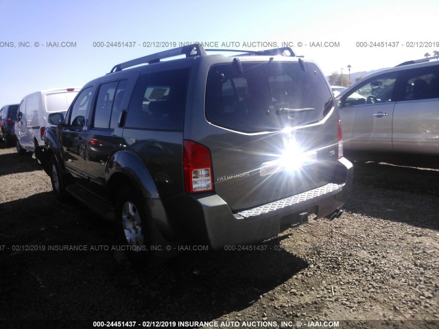 5N1AR18U85C786803 - 2005 NISSAN PATHFINDER LE/SE/XE GRAY photo 3