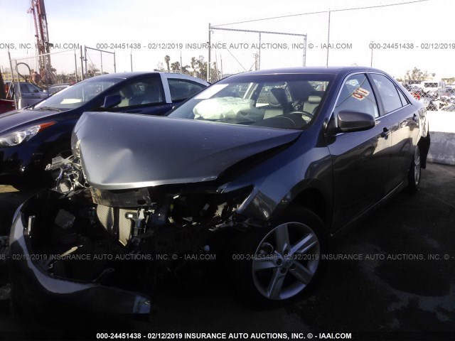 4T1BF1FK2CU181147 - 2012 TOYOTA CAMRY SE/LE/XLE 灰色 照片 2