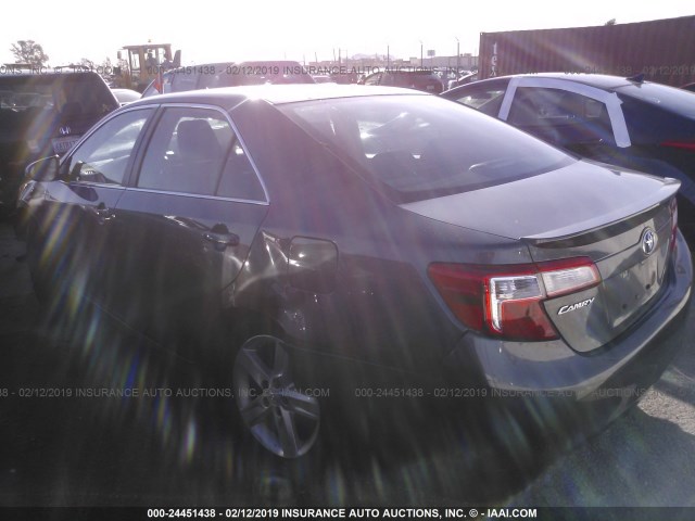 4T1BF1FK2CU181147 - 2012 TOYOTA CAMRY SE/LE/XLE 灰色 照片 3