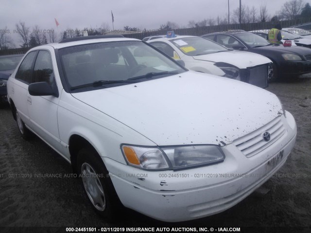 4T1BG22K3WU221233 - 1998 TOYOTA CAMRY CE/LE/XLE WHITE photo 1