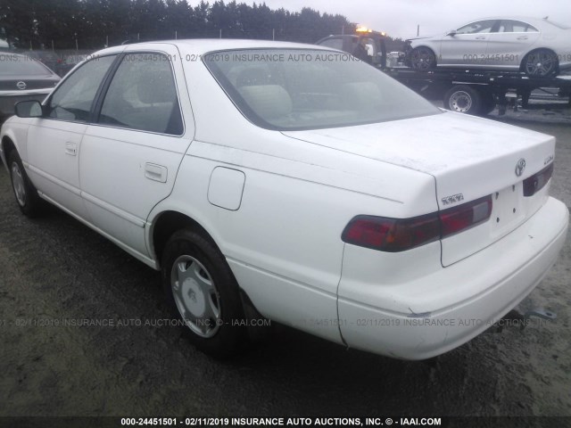 4T1BG22K3WU221233 - 1998 TOYOTA CAMRY CE/LE/XLE WHITE photo 3