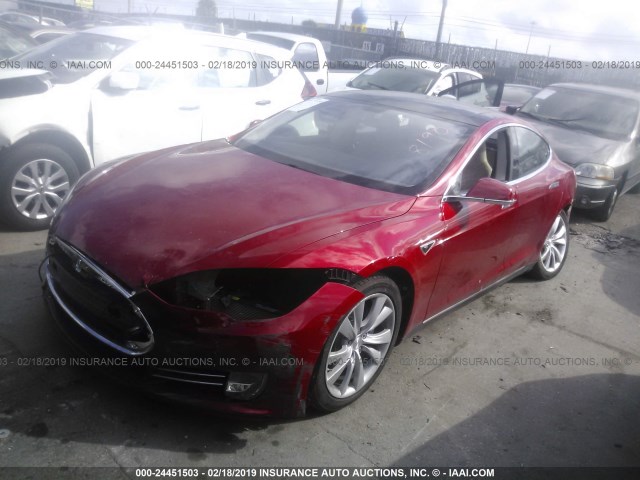 5YJSA1S11EFP38190 - 2014 TESLA MODEL S RED photo 2