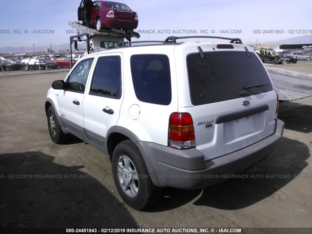 1FMYU03172KB98607 - 2002 FORD ESCAPE XLT WHITE photo 3