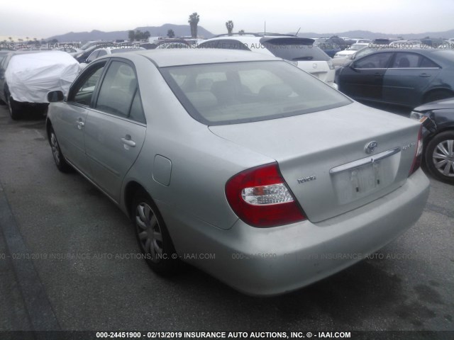 JTDBE32K430168562 - 2003 TOYOTA CAMRY LE/XLE SILVER photo 3