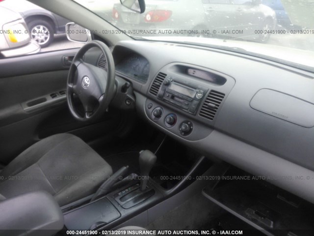 JTDBE32K430168562 - 2003 TOYOTA CAMRY LE/XLE SILVER photo 5