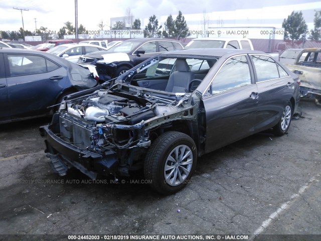 4T1BF1FK8GU266077 - 2016 TOYOTA CAMRY LE/XLE/SE/XSE GRAY photo 2