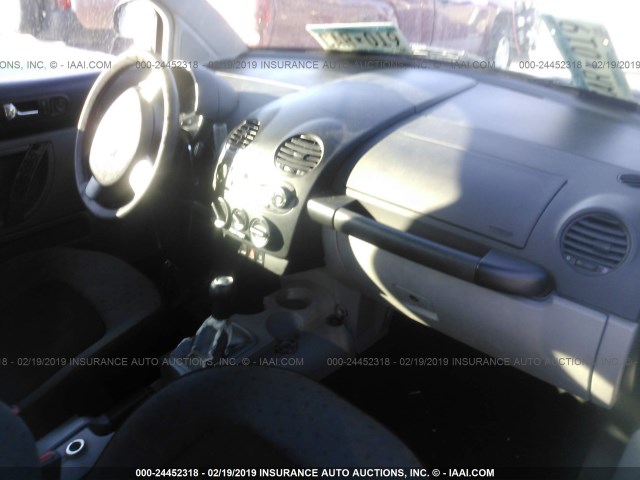 3VWBB61C7WM051402 - 1998 VOLKSWAGEN NEW BEETLE Schwarz Foto 5