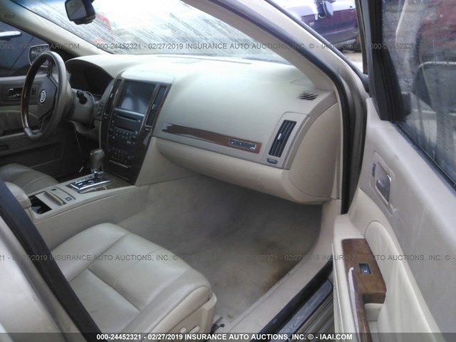 1G6DW677450143744 - 2005 CADILLAC STS GOLD photo 5