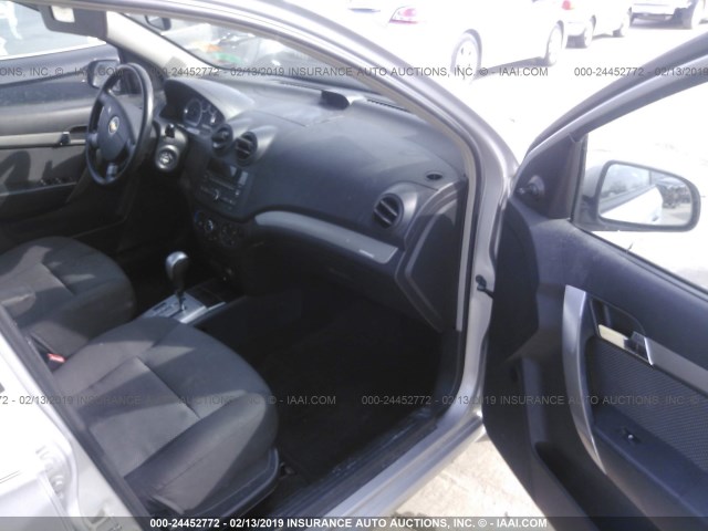 KL1TD56E99B663027 - 2009 CHEVROLET AVEO LS/LT SILVER photo 5