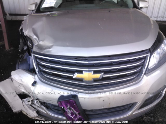 1GNKRHKD5HJ135713 - 2017 CHEVROLET TRAVERSE LT GOLD photo 10