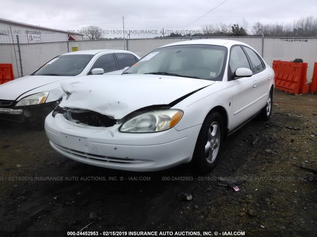 1FAFP55252A212974 - 2002 FORD TAURUS SES WHITE photo 2