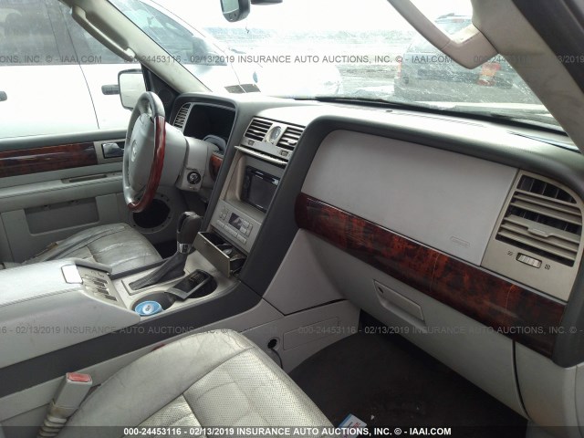 5LMFU28R64LJ28737 - 2004 LINCOLN NAVIGATOR Gümüş foto 5