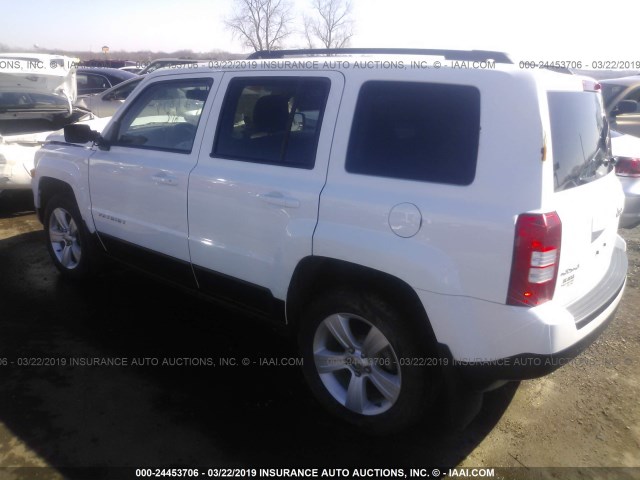 1C4NJRFB8GD580729 - 2016 JEEP PATRIOT LATITUDE WHITE photo 3