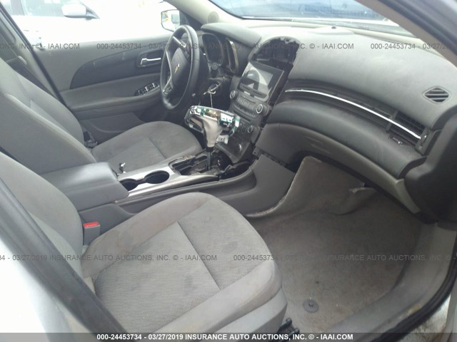 1G11B5SA0DF111659 - 2013 CHEVROLET MALIBU LS ვერცხლისფერი ფოტო 5