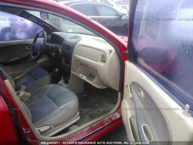 KNADC123216027329 - 2001 KIA RIO RED photo 5