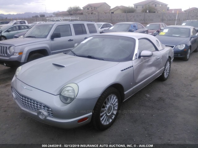 1FAHP60A94Y112397 - 2004 FORD THUNDERBIRD  SILVER photo 2