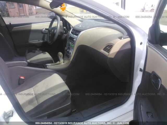 1G1ZB5EB2AF275742 - 2010 CHEVROLET MALIBU LS WHITE photo 5