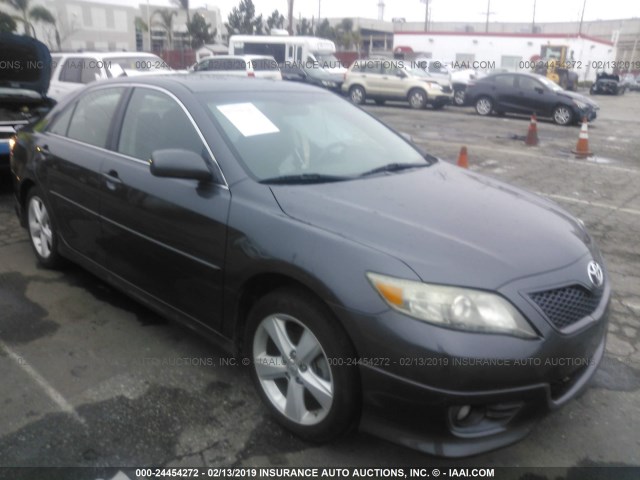 4T1BF3EK9BU215869 - 2011 TOYOTA CAMRY SE/LE/XLE GRAY photo 1